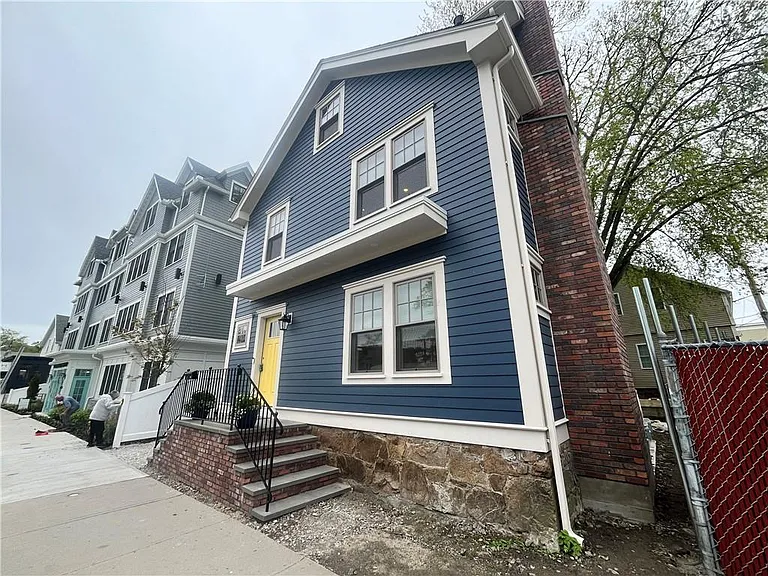35 Memorial Blvd #1 — Photo 28