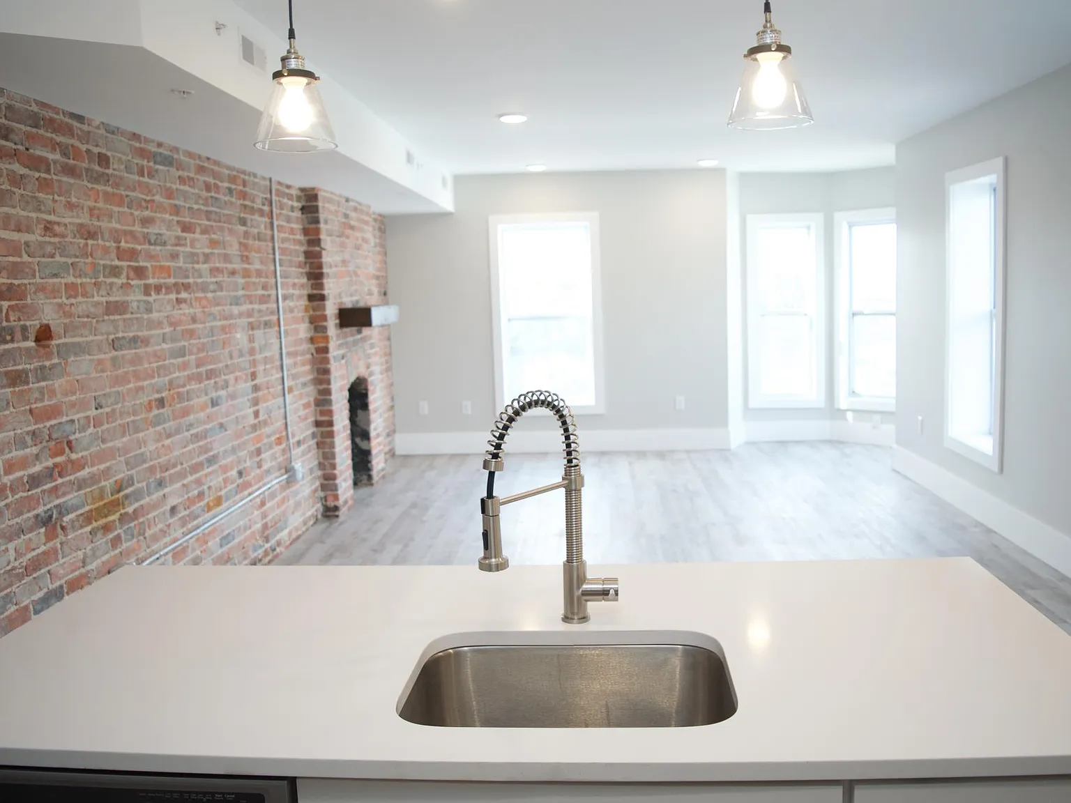 1 bed, 1.5 bath, 1000 sqft, $1,650 — Photo 3