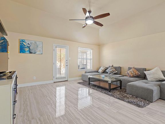 4th image of 943 Furlong Dr