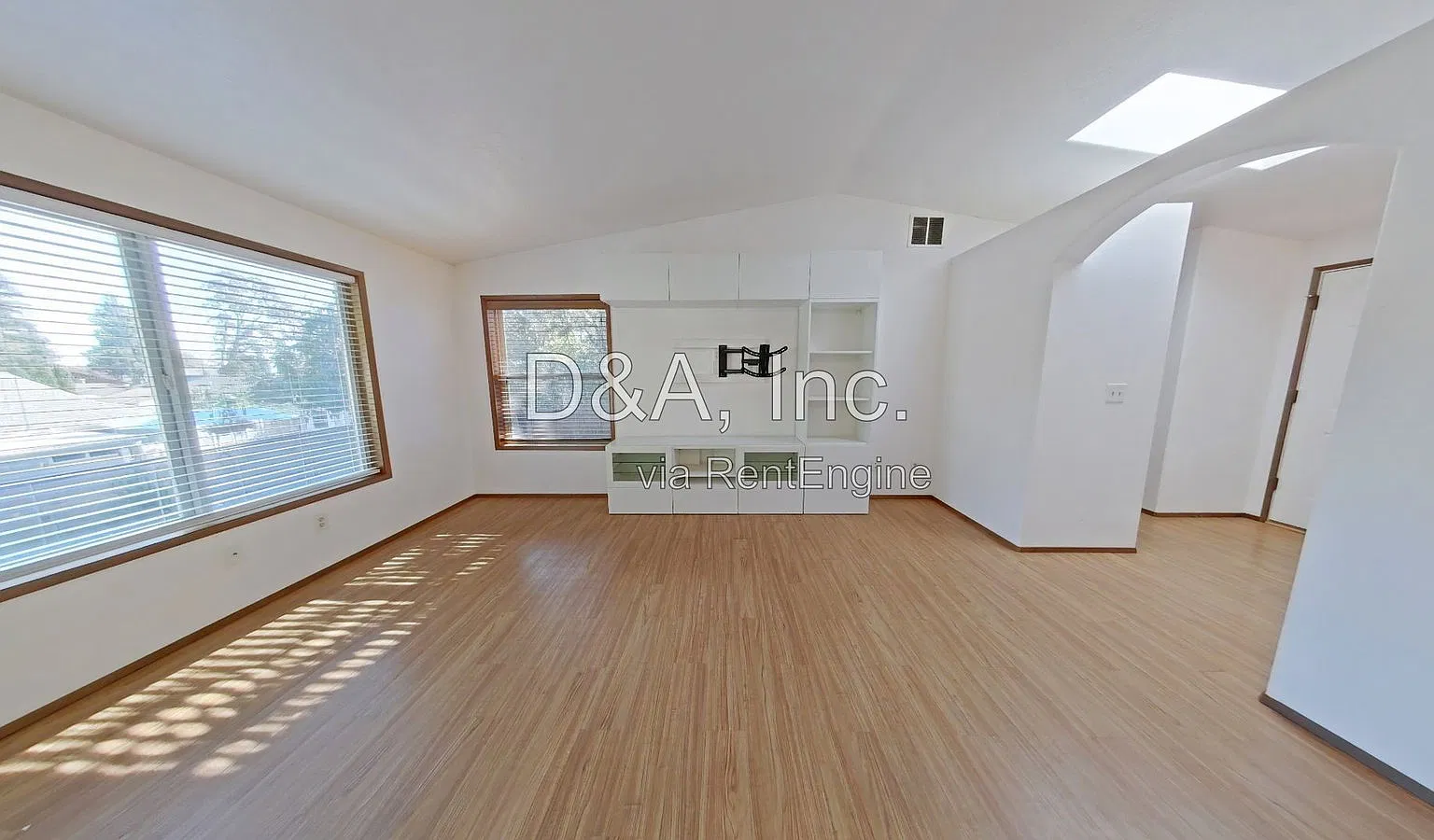 3 bed, 2.0 bath, 1175 sqft, $2,595 — Photo 2