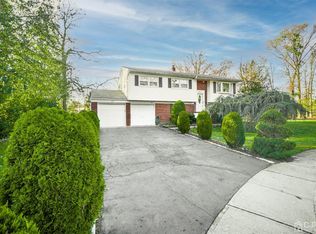 24 Robin Ct, Piscataway, NJ 08854