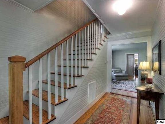 Entrway w/ beadboard