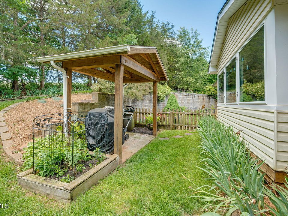 52nd image of 490 Cockatiel Rd