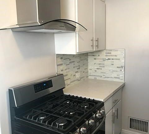 4th image of 1022 Manley Dr
