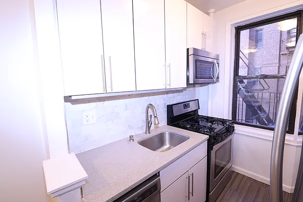 Rented by Kian Realty | media 10