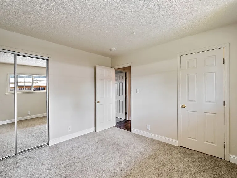 Mountain View Apartments — Photo 18