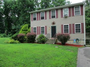 33 Old Hopkinton Rd, Westerly, RI 02891