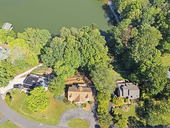 3rd image of 310 Indian Pointe Dr