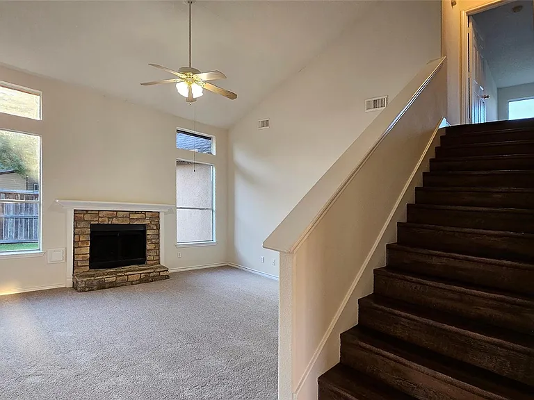 2202 Cherry Hill Ct — Photo 5