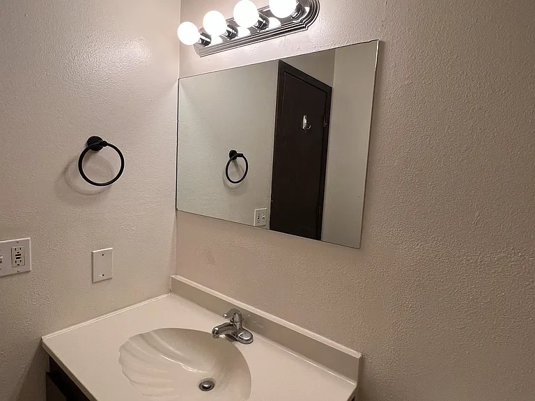 2204 N Campus Dr #3 — Photo 6