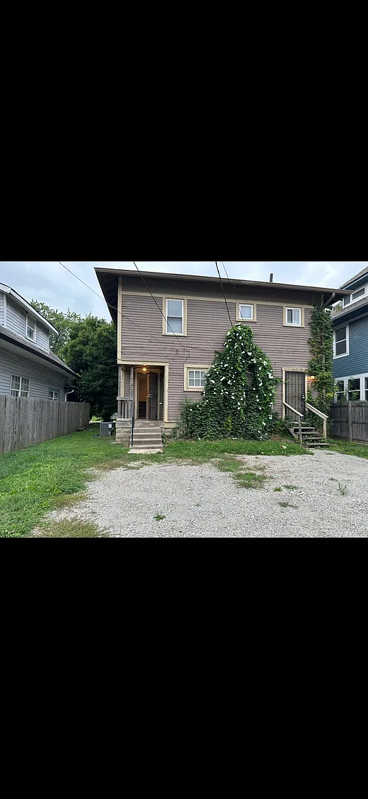 225 Hendricks Pl photo 1