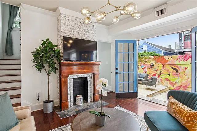 2 bed, 2.0 bath, 896 sqft, $1,200 — Photo 3