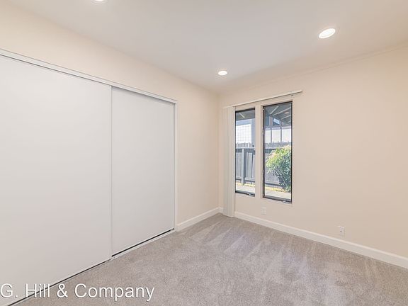 4th image of 1936 Desert Cir APT 1