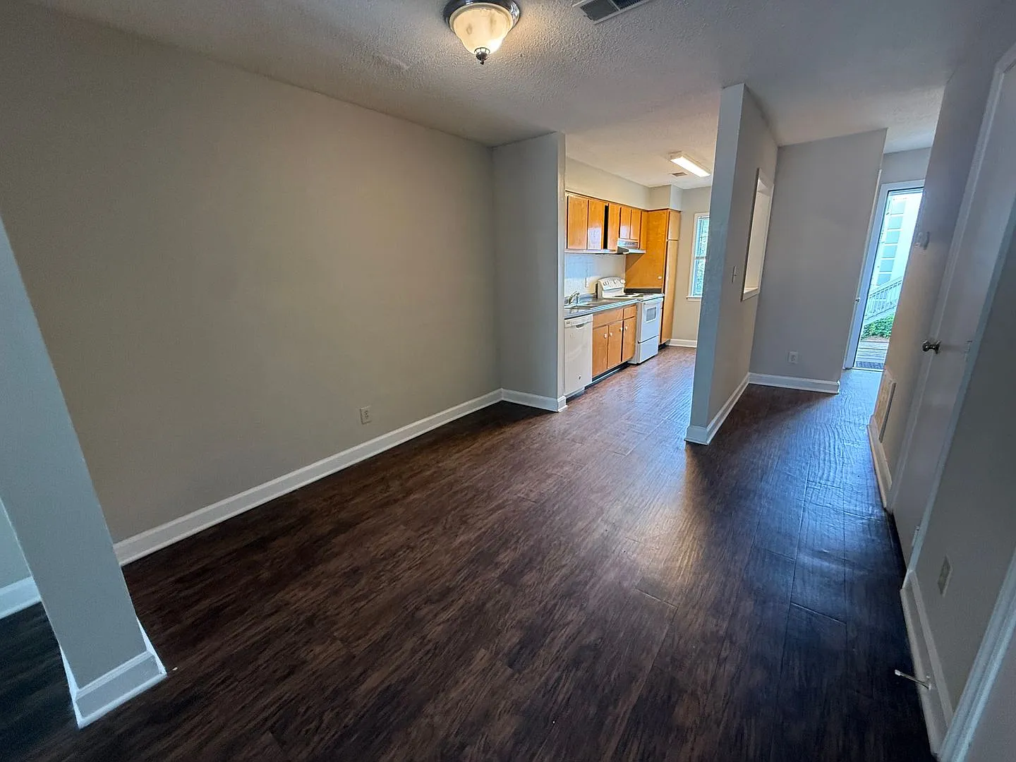 Spacious 2 Bed 2 Bath Town Home Near Ncsu Available Now! Lease Now And Get One Month Free! — Photo 4