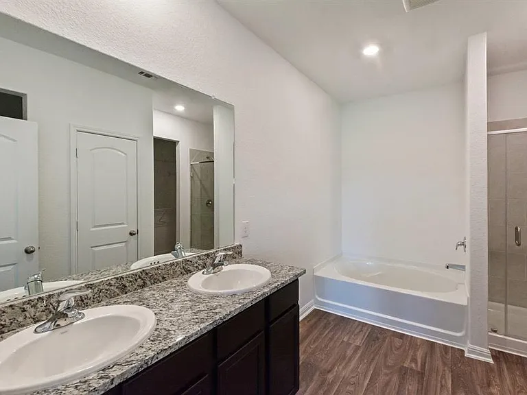 16429 Farmhouse Ln — Photo 10