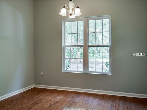 5th image of 14 Cranberry Ln
