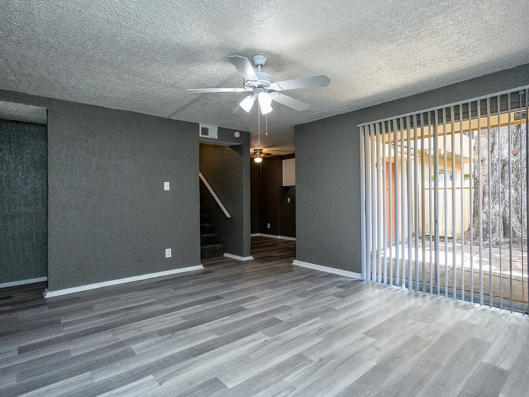 Garland Oaks Apartments — Photo 16