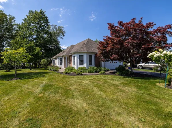760 Bel Arbor Trl, Webster, NY 14580
