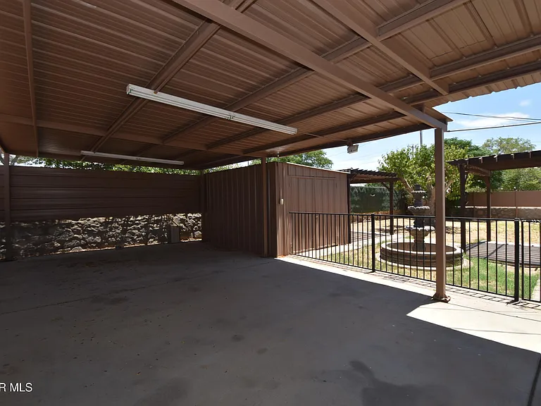 10800 Saigon Dr — Photo 32