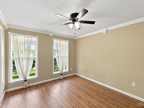 5th image of 302 America St