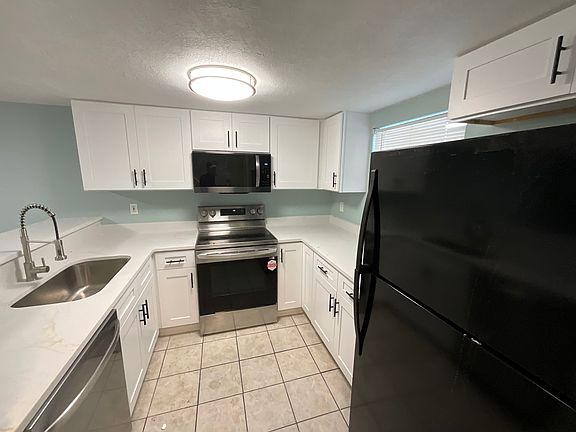 3rd image of 2027 Pine Chace Ct #2027
