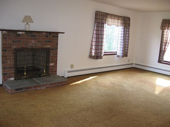 Living Room w/FP
