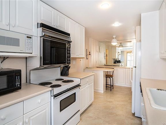 4th image of 300 High Point Dr APT 613