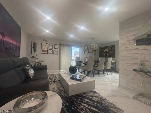 825 Riverside Ave, Lyndhurst Twp., NJ 07071