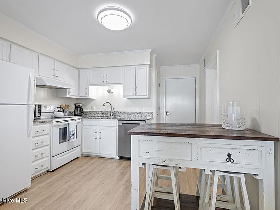 3rd image of 2008 E Ft Macon Road #I-8