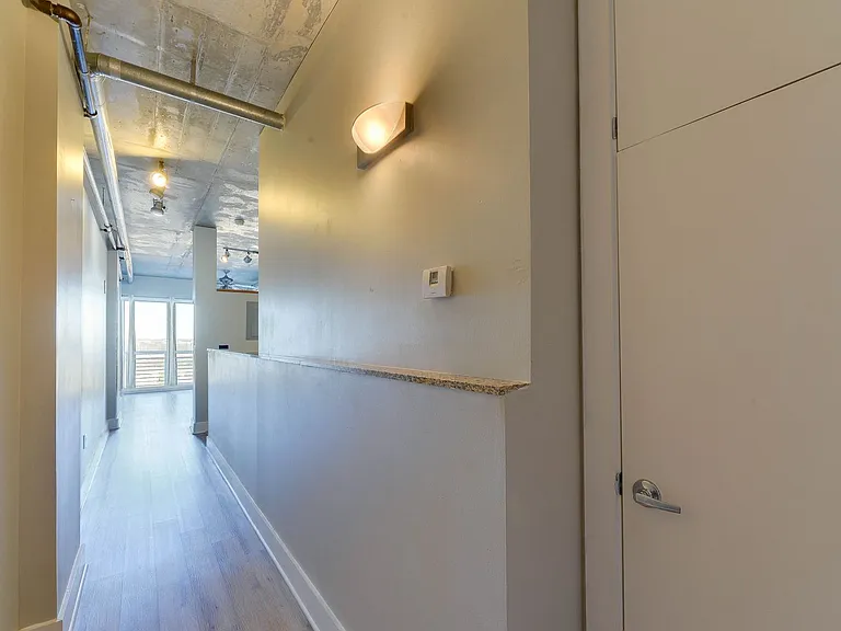 505 E 6th St #815 — Photo 3