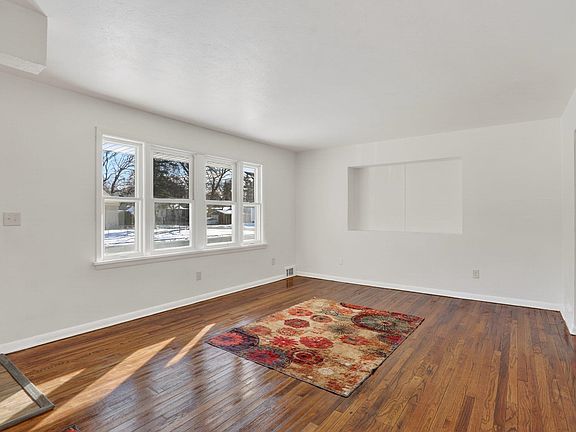 3rd image of 406 Bayliss Ave