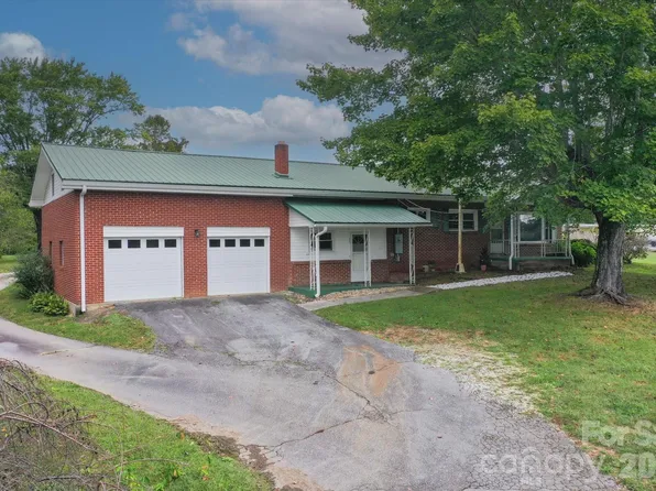 22 Madrid Ln, Hendersonville, NC 28792