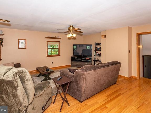 4th image of 4119 Dahlia Ct
