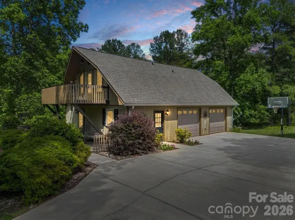 90 McEntire Rd, Tryon, NC 28782