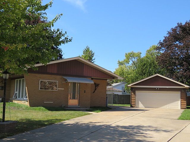 1st image of 326 Vanna Ct