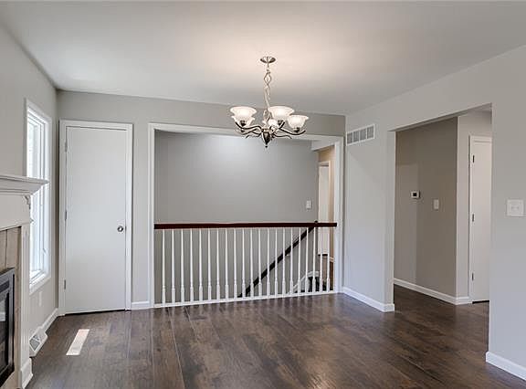 4th image of 504 NW Beau Cir