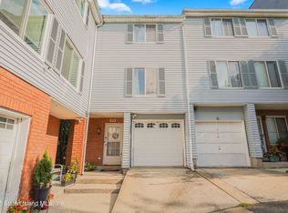 574 Ilyssa Way, Staten Island, NY 10312