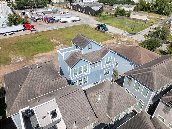 2nd image of 3009 Bell St #B