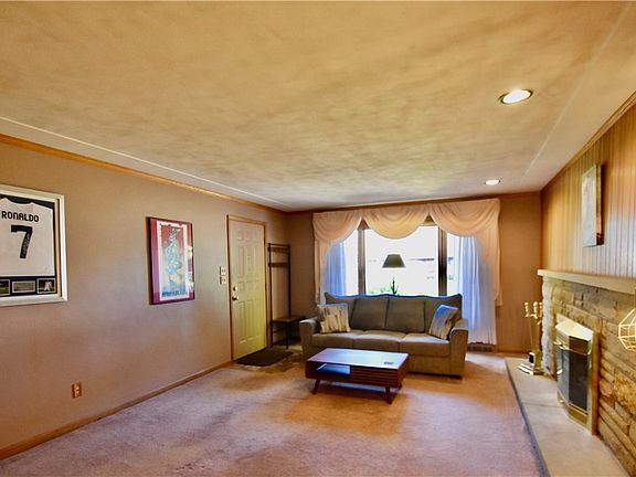 5th image of 50 Edgewood Dr