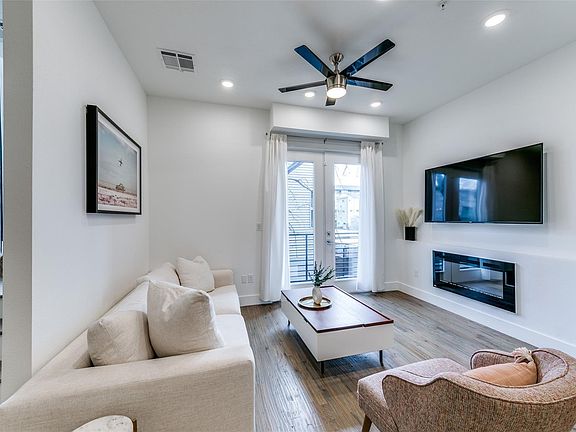 5th image of 4205 Roseland Ave #203