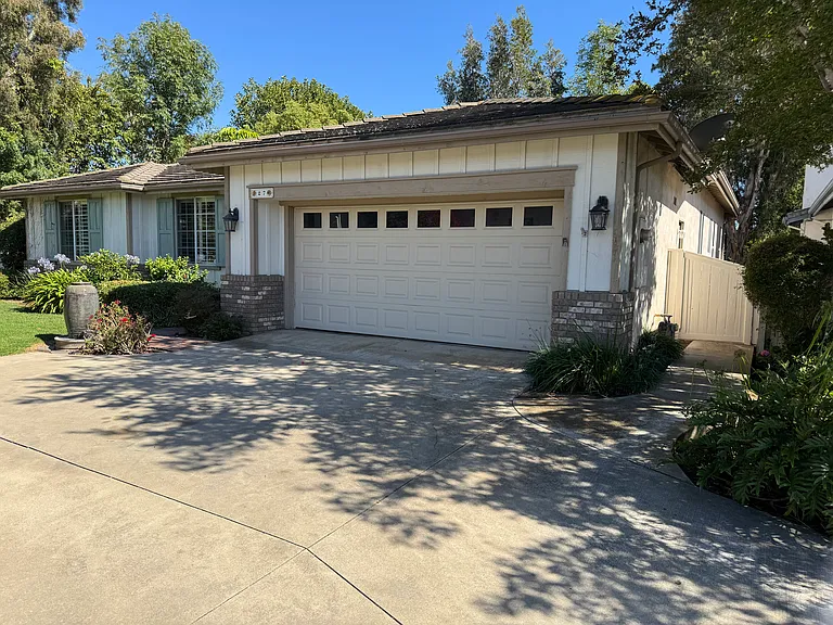 27 Carriage Ln — Photo 3