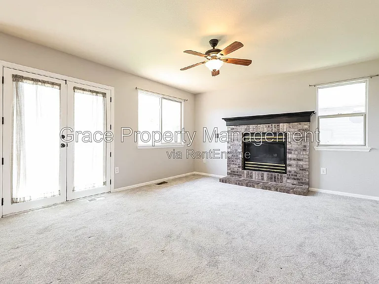 1144 E 12th Ct — Photo 4