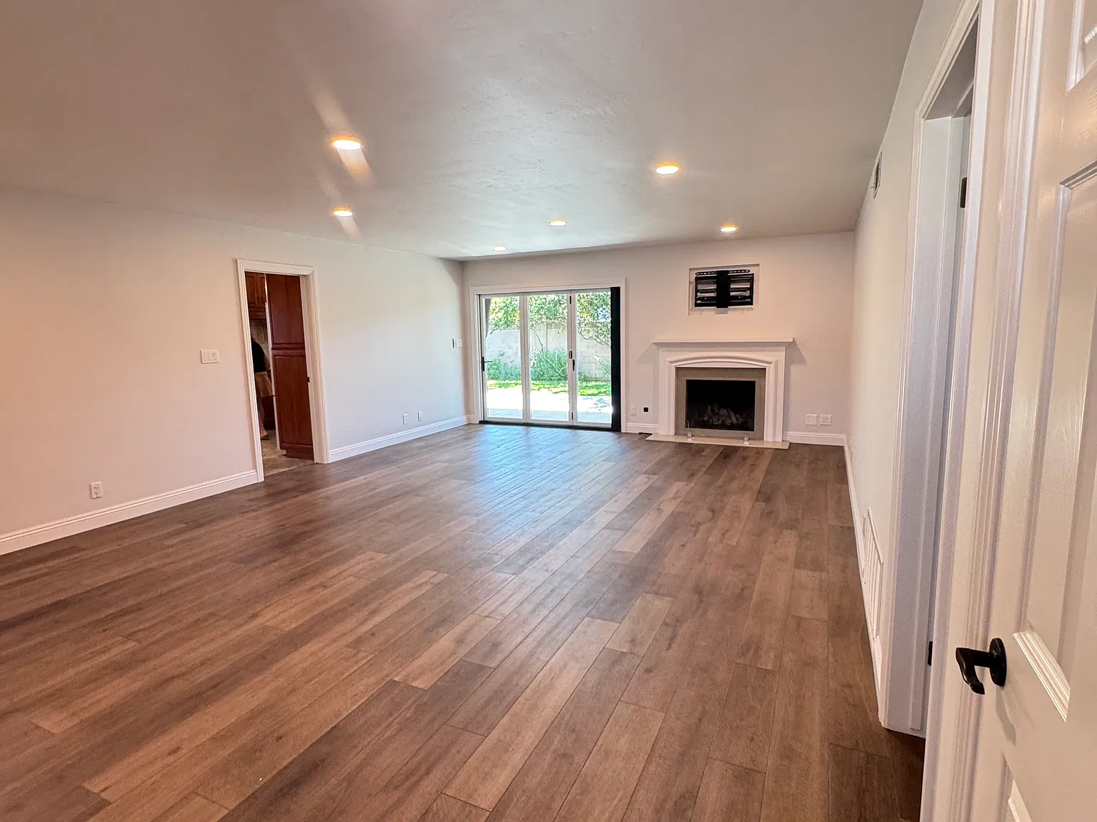 4 bed, 1430 sqft, $4,300 — Photo 3