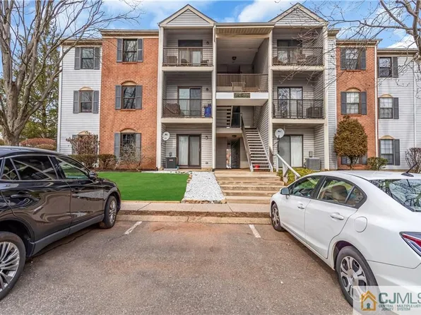 285 Hampshire Ct, Piscataway, NJ 08854