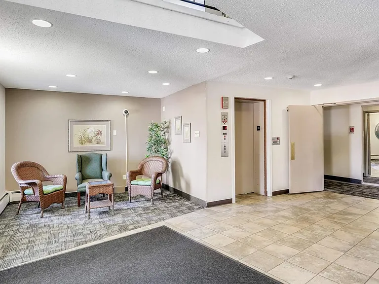10301 Cedar Lake Rd #319 — Photo 19