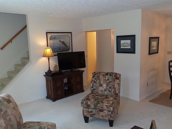 3rd image of 79 Applewood Dr #79