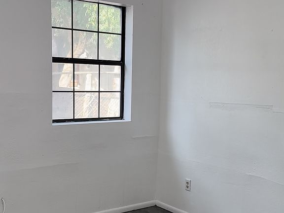 5th image of 1428 Chicago Ave #1428