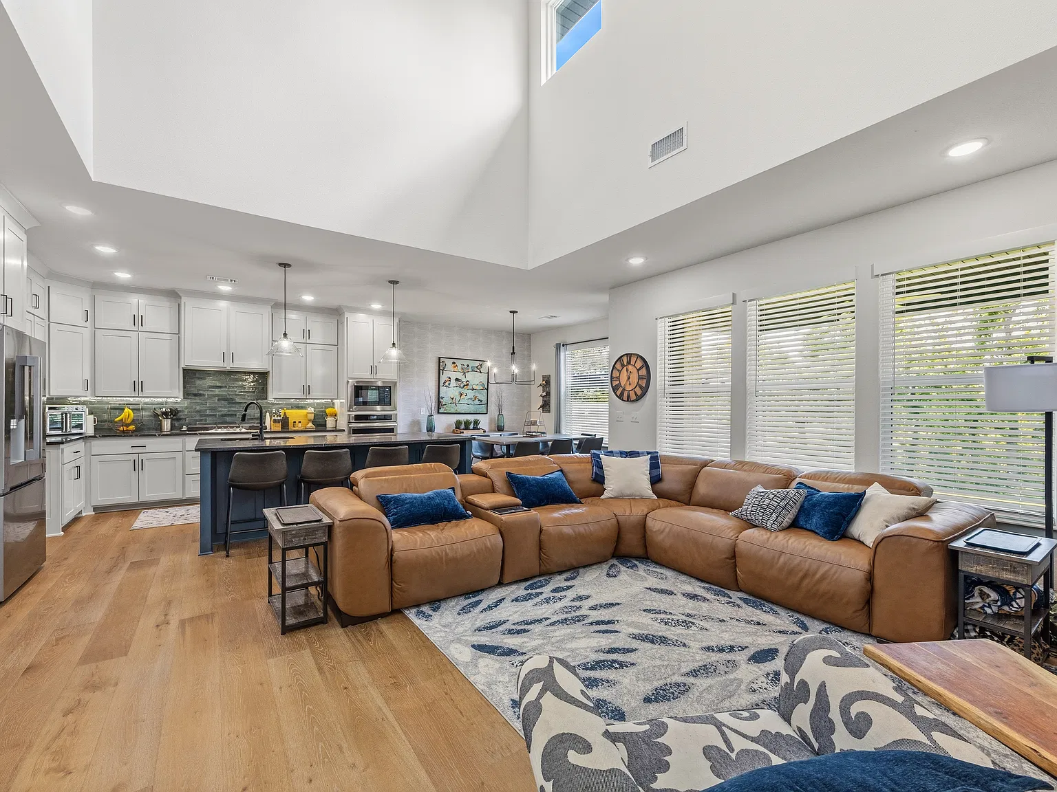 4 bed, 3.5 bath, 2545 sqft, $3,000 — Photo 4