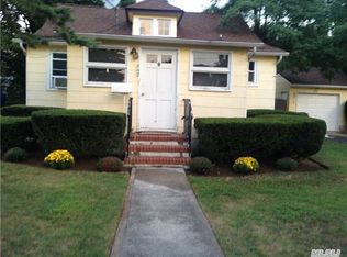 249 Woodlawn Ave, Saint James, NY 11780