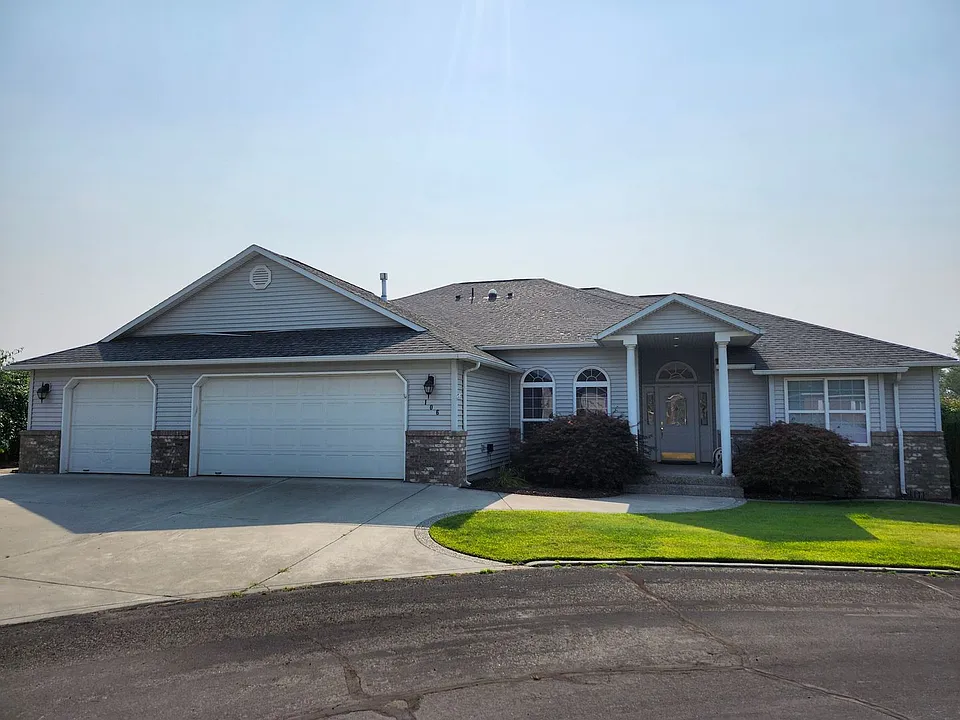 106 Prestwick Ln